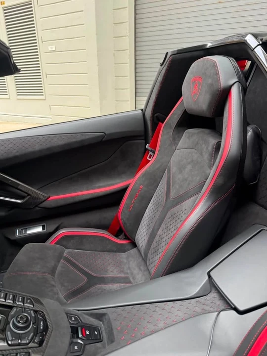 2022 Lamborghini - Image 14 of 19