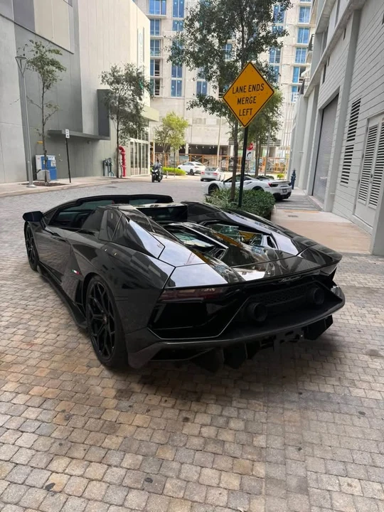 2022 Lamborghini - Image 10 of 19