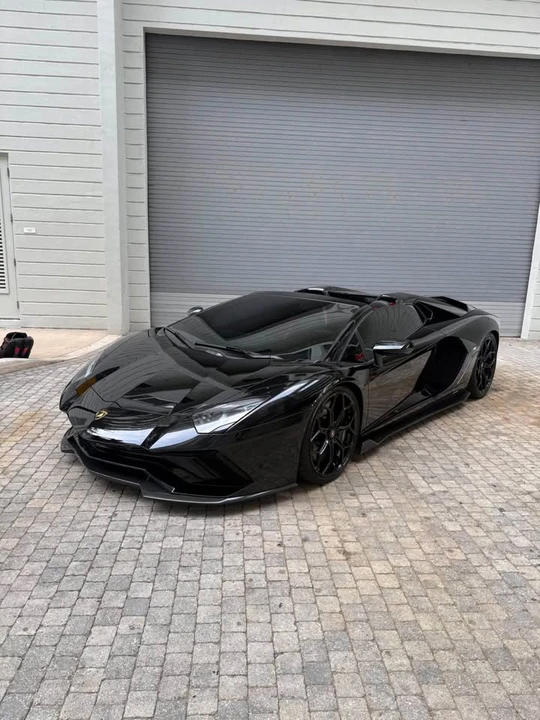 2022 Lamborghini - Image 2 of 19