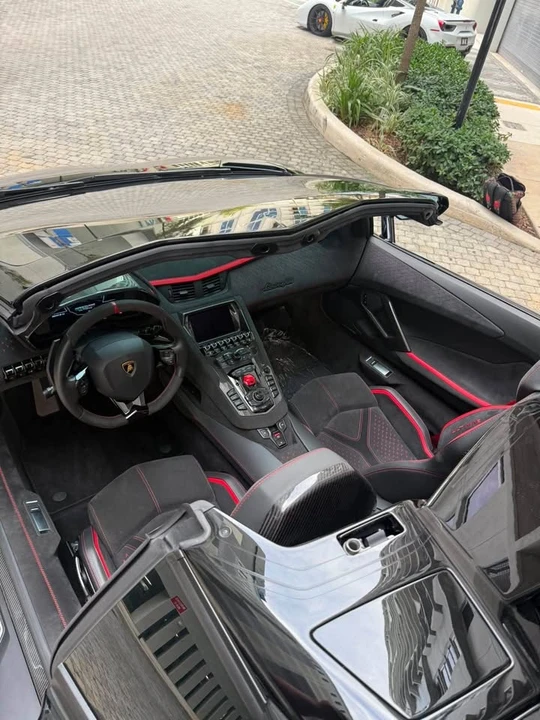 2022 Lamborghini - Image 18 of 19