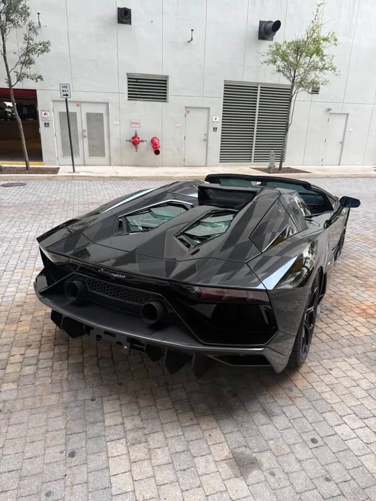 2022 Lamborghini - Image 8 of 19