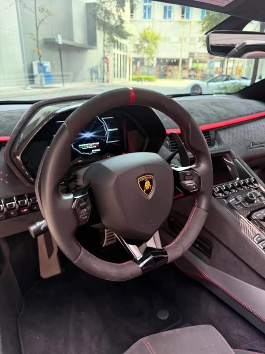 2022 Lamborghini - Image 12 of 19