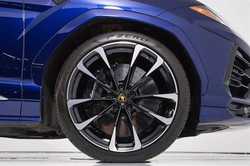 2022 Lamborghini Urus - Image 13 of 31