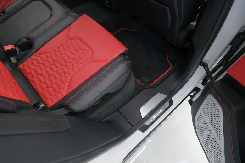 2022 Lamborghini Urus - Image 23 of 31