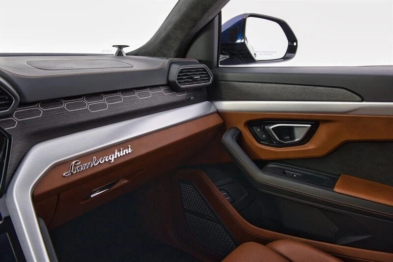 2022 Lamborghini Urus - Image 28 of 31