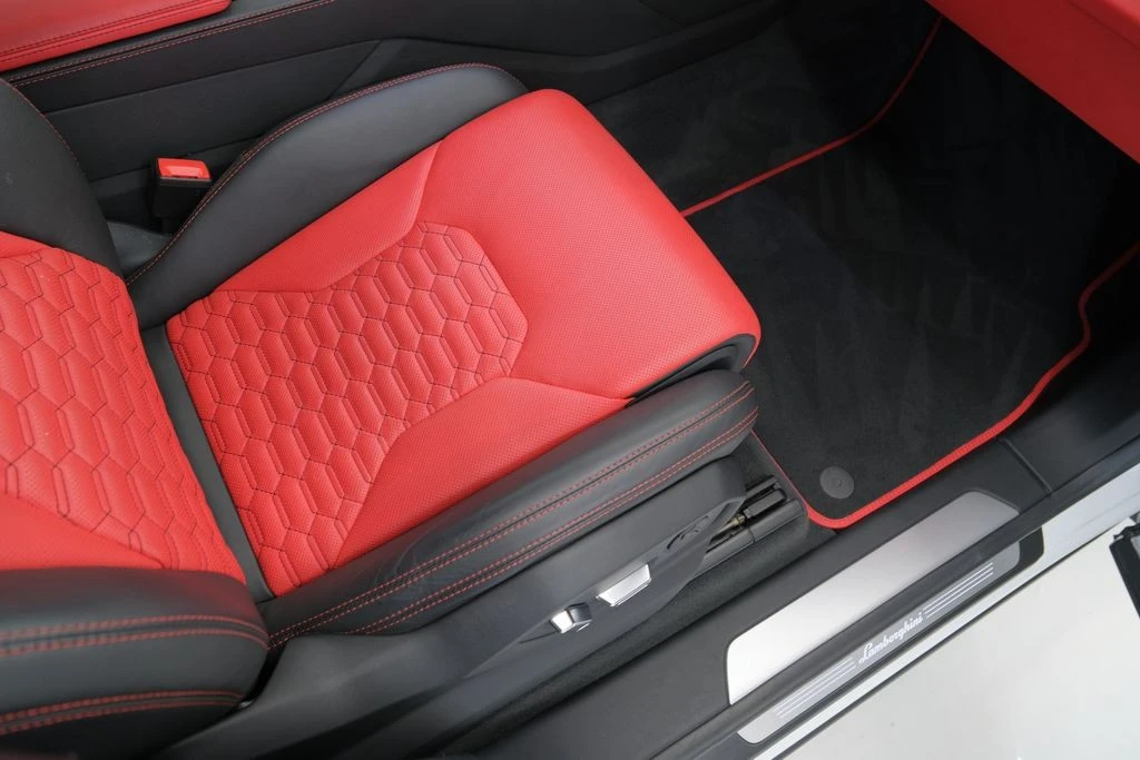 2022 Lamborghini Urus - Image 26 of 31