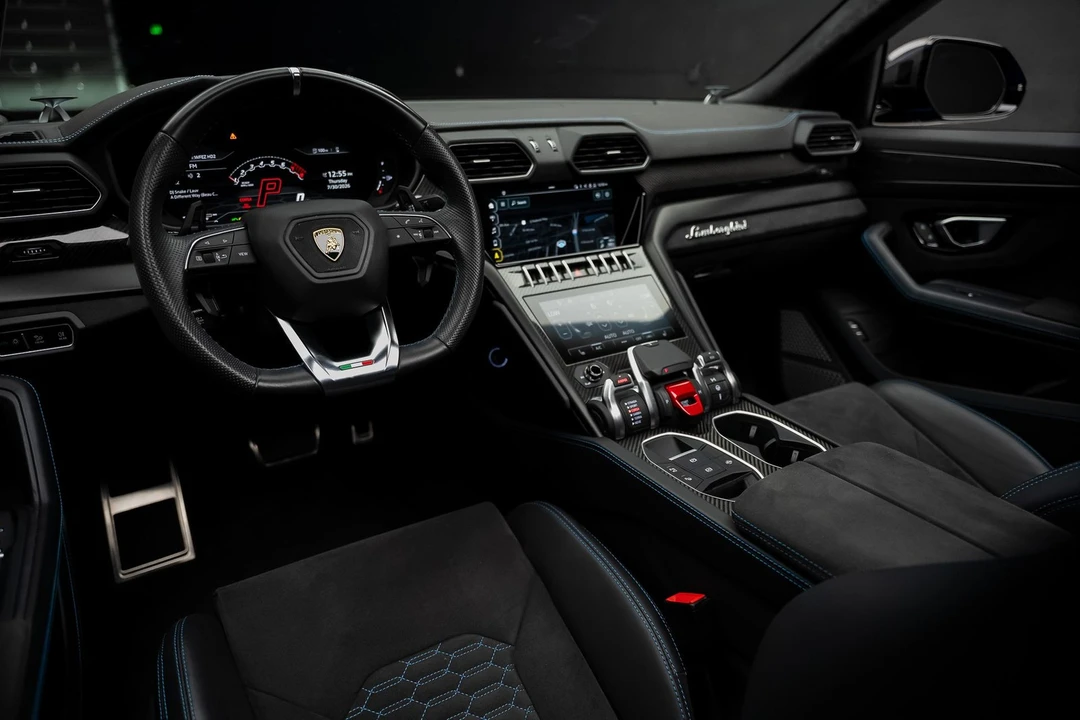 2022 Lamborghini Urus - Image 2 of 31
