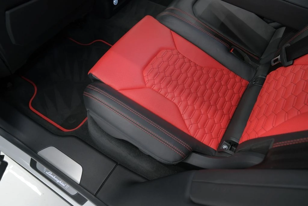 2022 Lamborghini Urus - Image 18 of 31