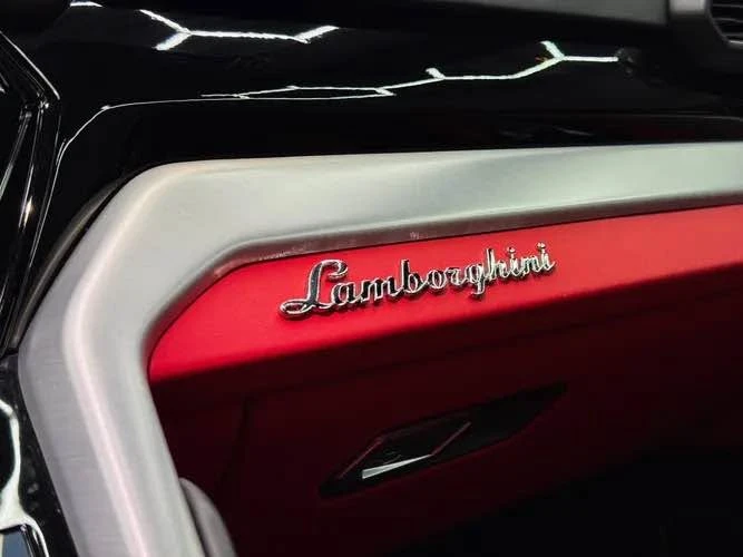 2022 Lamborghini Urus - Image 19 of 20