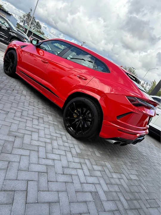 2022 Lamborghini Urus - Image 2 of 12
