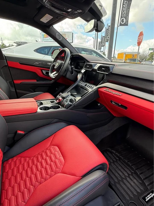 2022 Lamborghini Urus - Image 8 of 12