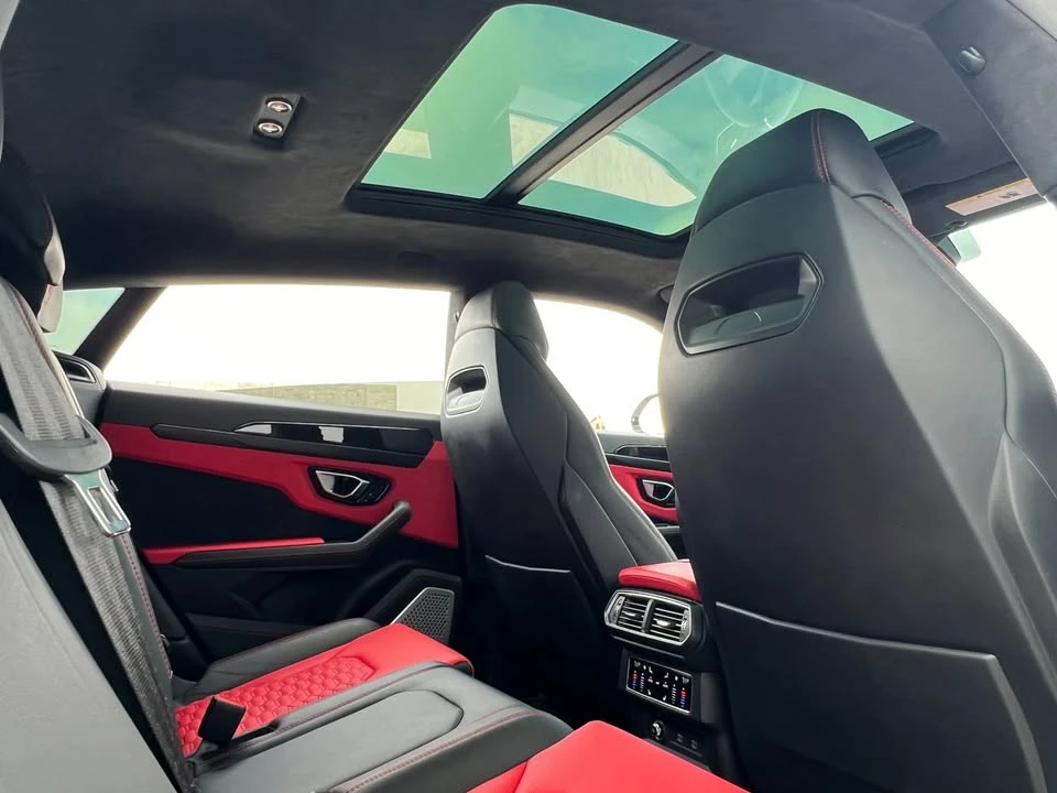 2022 Lamborghini Urus - Image 15 of 19