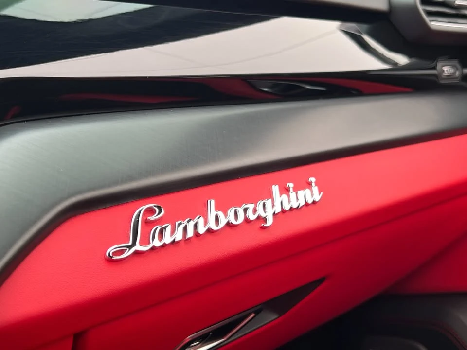 2022 Lamborghini Urus - Image 17 of 19