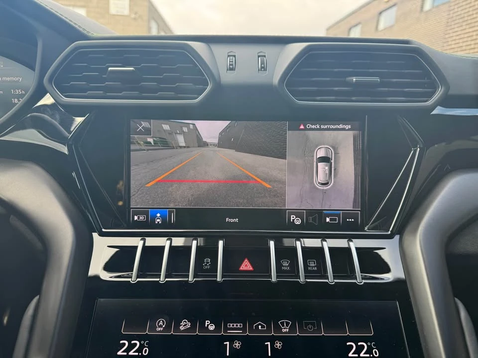 2022 Lamborghini Urus - Image 14 of 16
