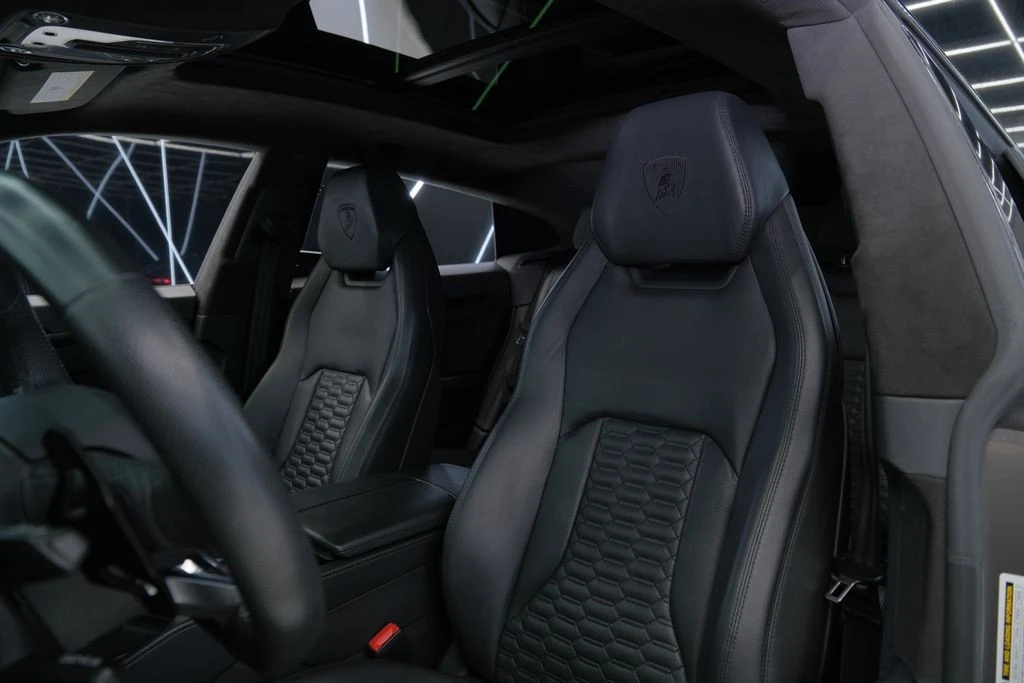 2022 Lamborghini Urus - Image 16 of 31