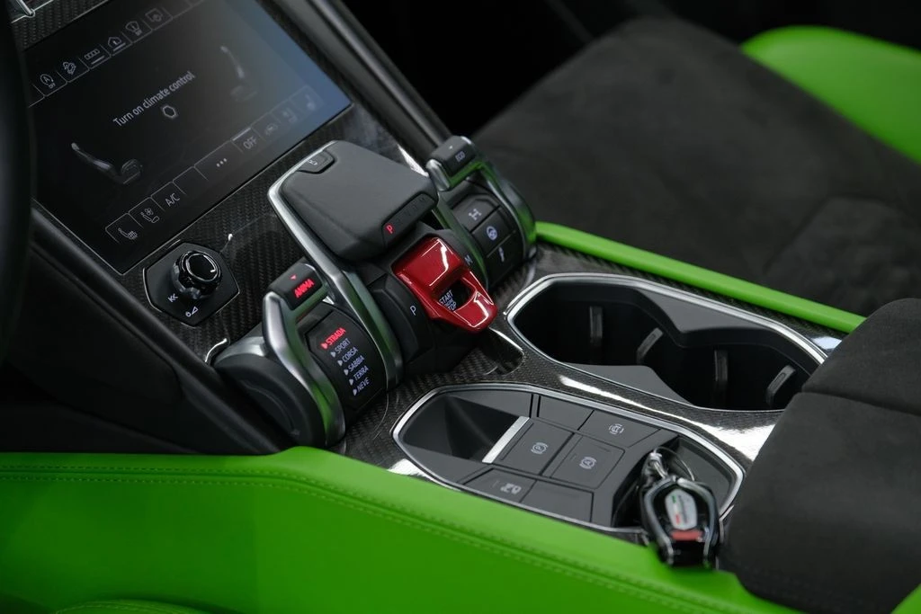 2022 Lamborghini Urus - Image 16 of 31