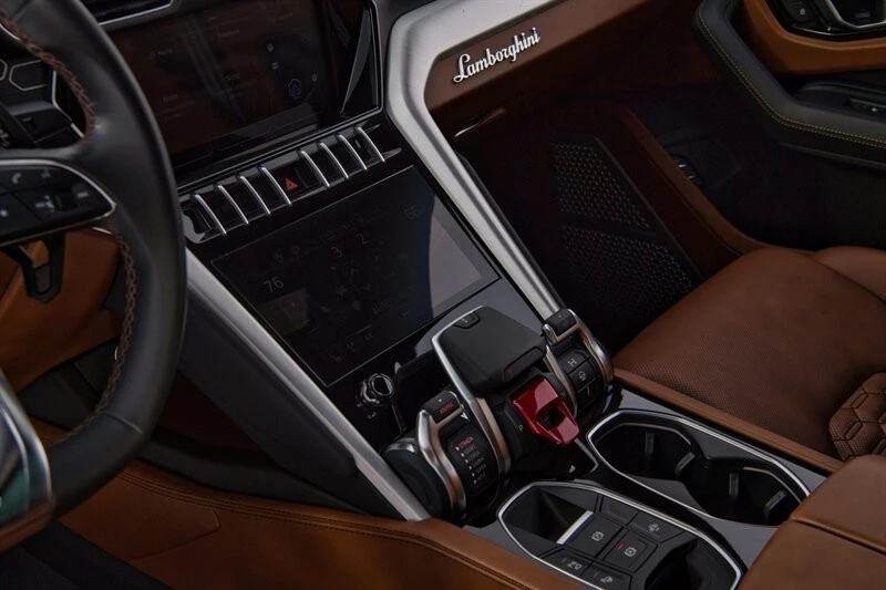 2022 Lamborghini Urus - Image 24 of 31