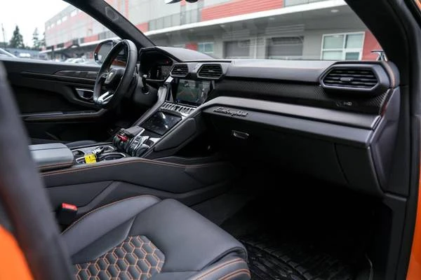 2022 Lamborghini Urus - Image 12 of 21