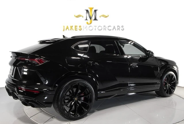 2022 Lamborghini Urus - Image 10 of 21