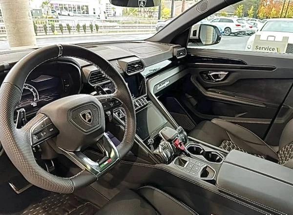 2022 Lamborghini Urus - Image 4 of 9