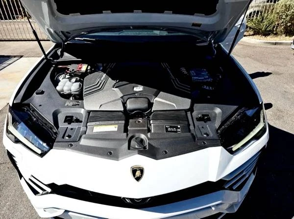 2022 Lamborghini Urus - Image 8 of 9