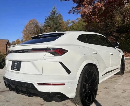 2022 Lamborghini Urus - Image 3 of 9