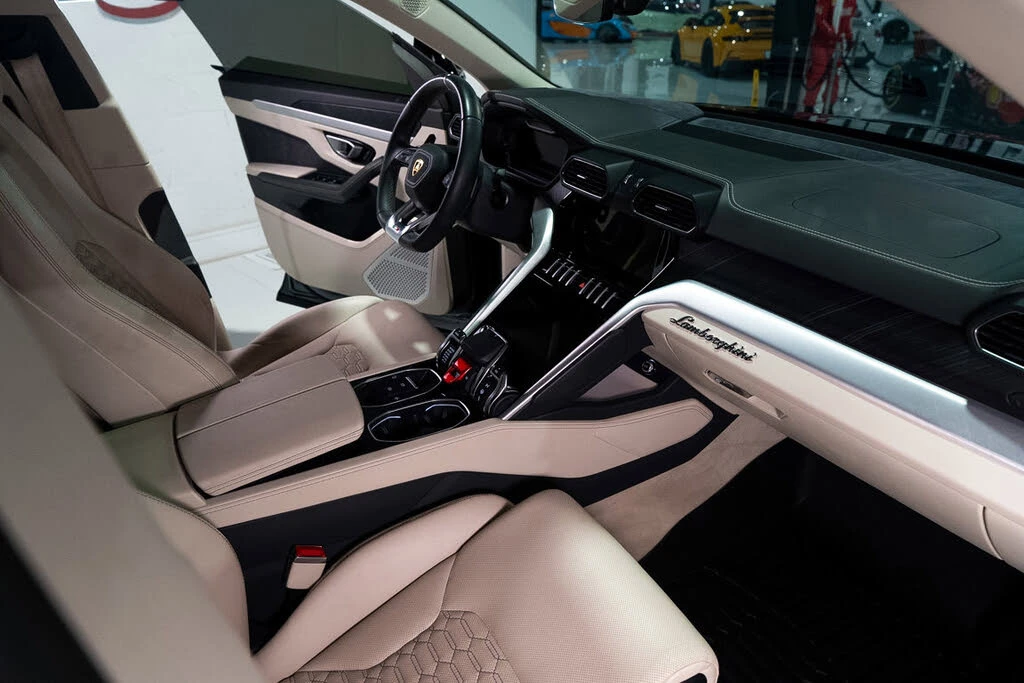 2022 Lamborghini Urus - Image 17 of 31