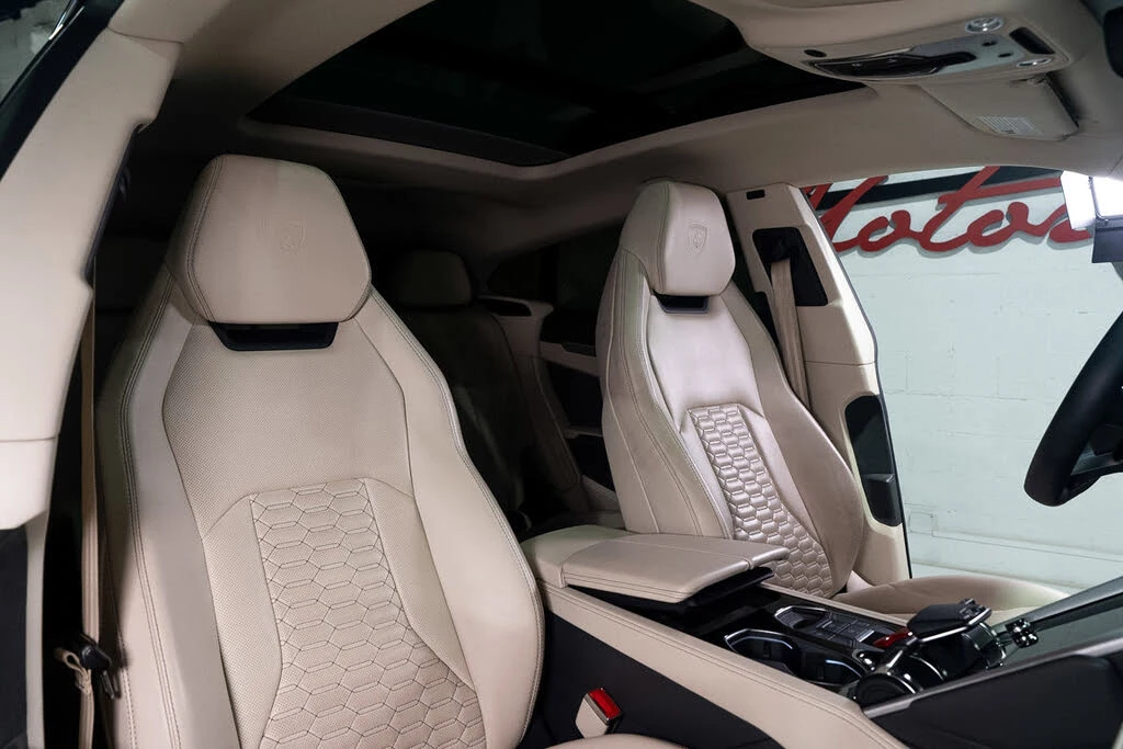 2022 Lamborghini Urus - Image 16 of 31