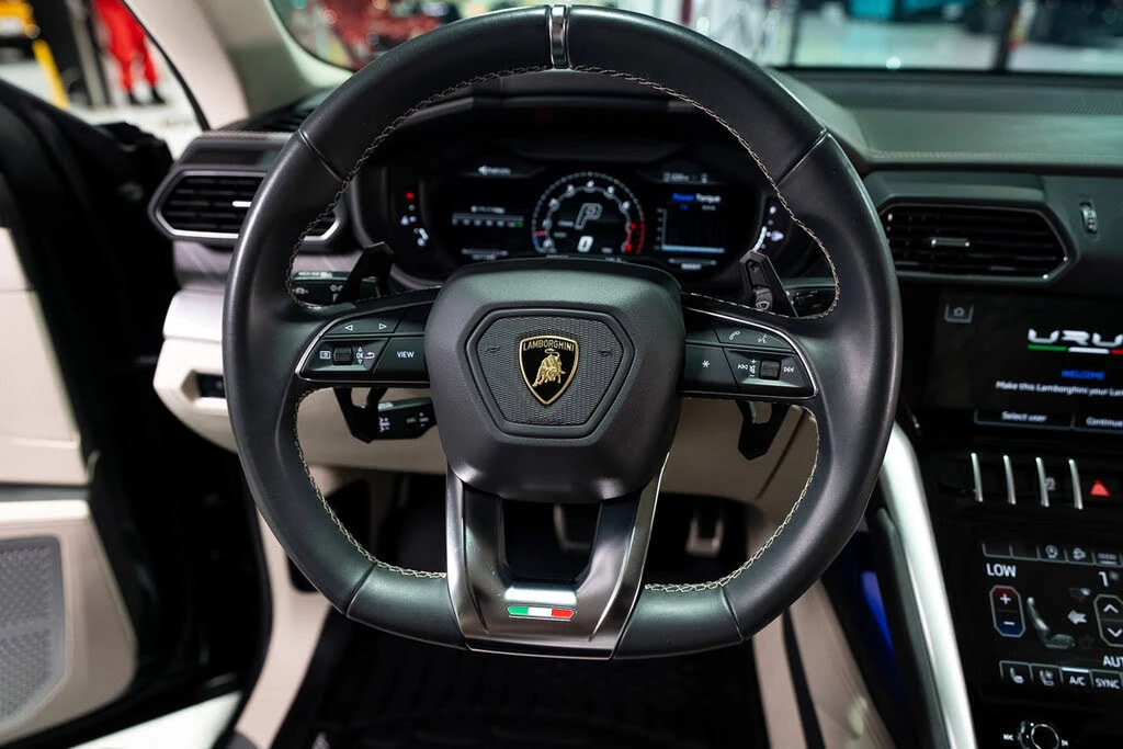 2022 Lamborghini Urus - Image 19 of 31