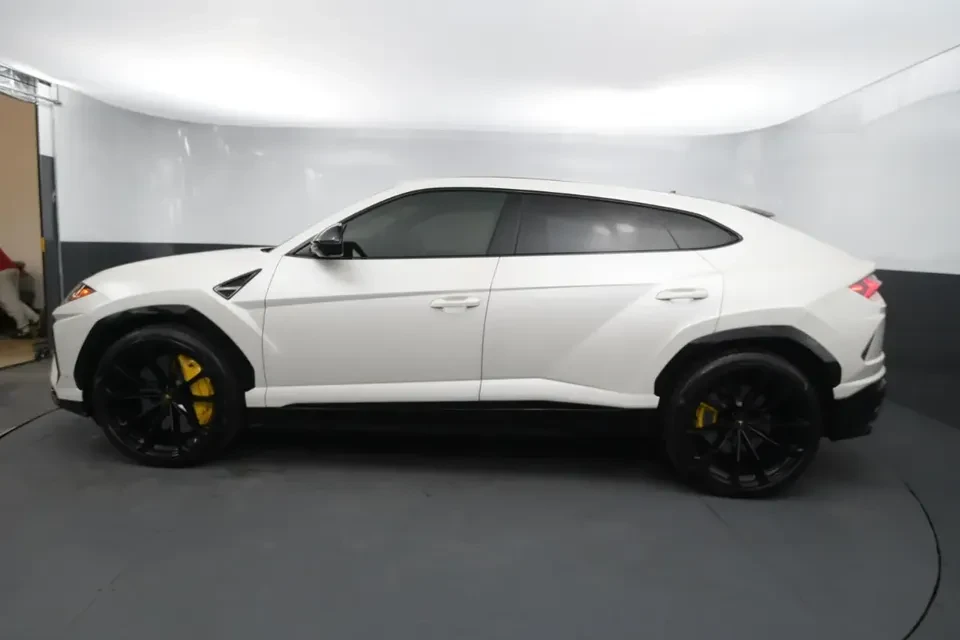 2022 Lamborghini Urus - Image 2 of 19