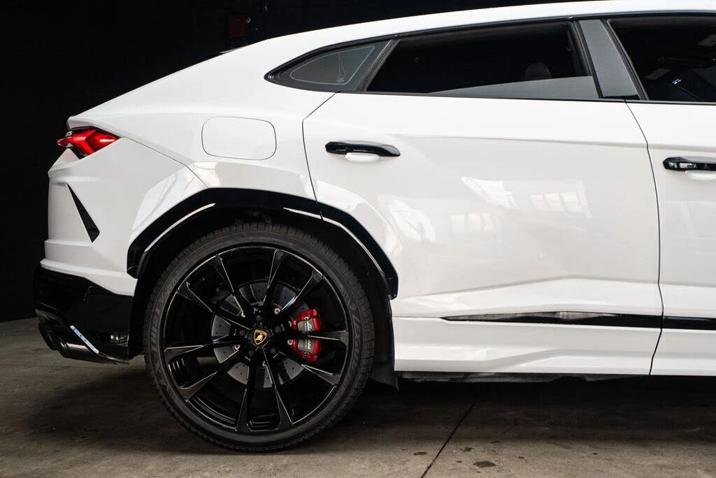 2022 Lamborghini Urus - Image 16 of 31