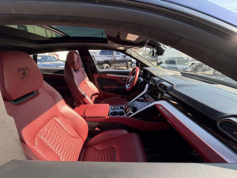 2022 Lamborghini Urus - Image 10 of 31