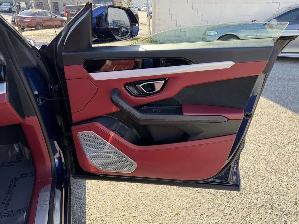 2022 Lamborghini Urus - Image 13 of 31