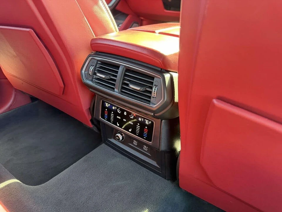 2022 Lamborghini Urus - Image 16 of 31