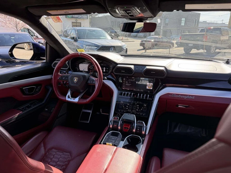2022 Lamborghini Urus - Image 17 of 31