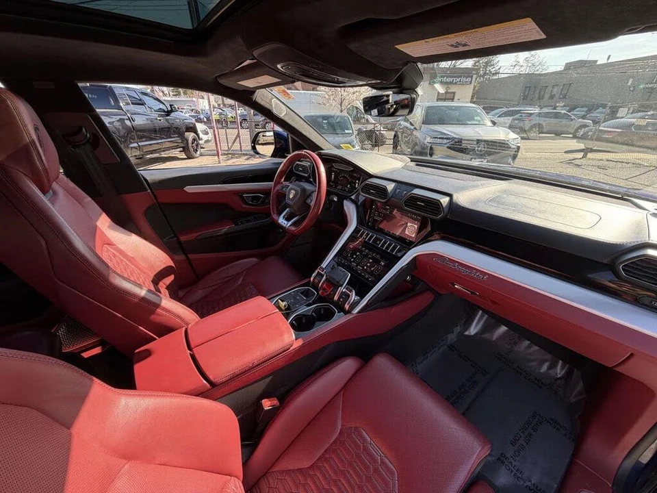 2022 Lamborghini Urus - Image 12 of 31