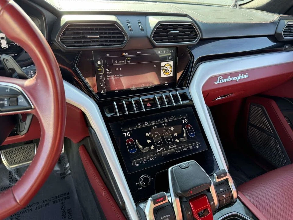 2022 Lamborghini Urus - Image 28 of 31