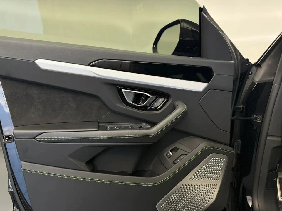 2022 Lamborghini Urus - Image 25 of 31