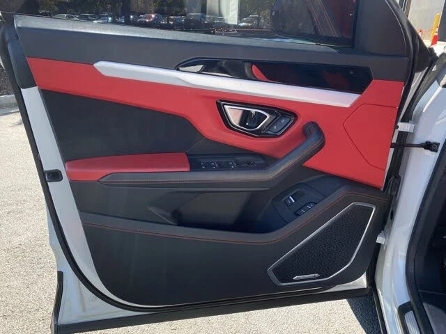 2022 Lamborghini Urus - Image 25 of 31
