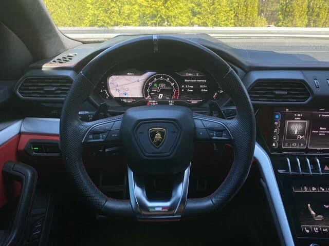 2022 Lamborghini Urus - Image 11 of 31