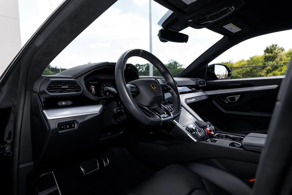2022 Lamborghini Urus - Image 24 of 31