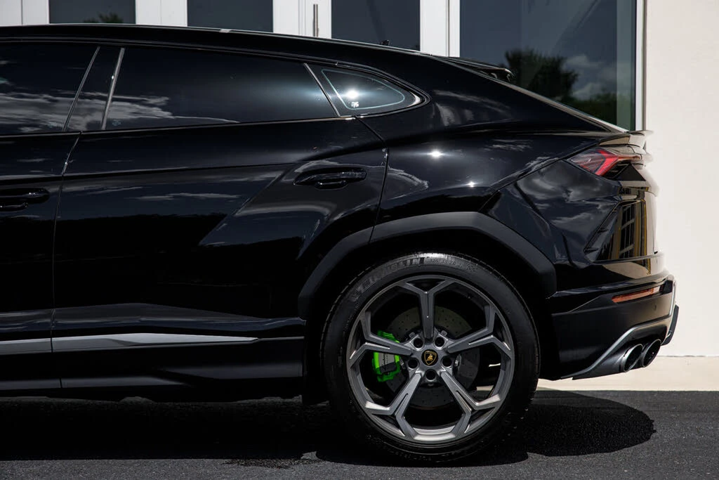 2022 Lamborghini Urus - Image 8 of 31