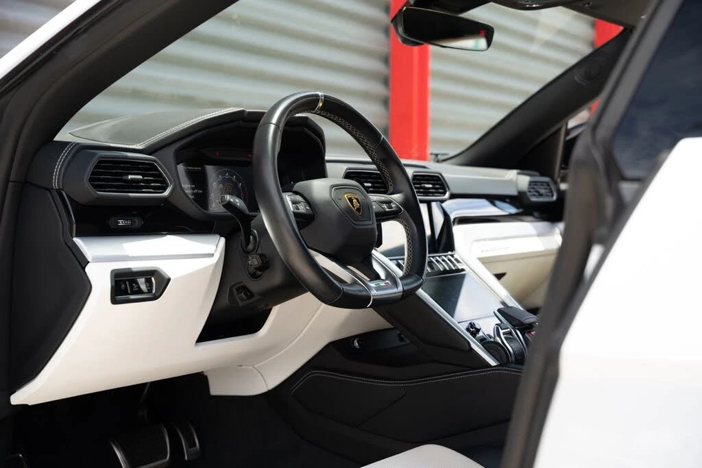 2022 Lamborghini Urus - Image 17 of 31