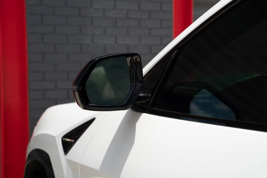 2022 Lamborghini Urus - Image 18 of 31