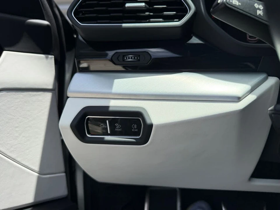 2022 Lamborghini Urus - Image 28 of 31