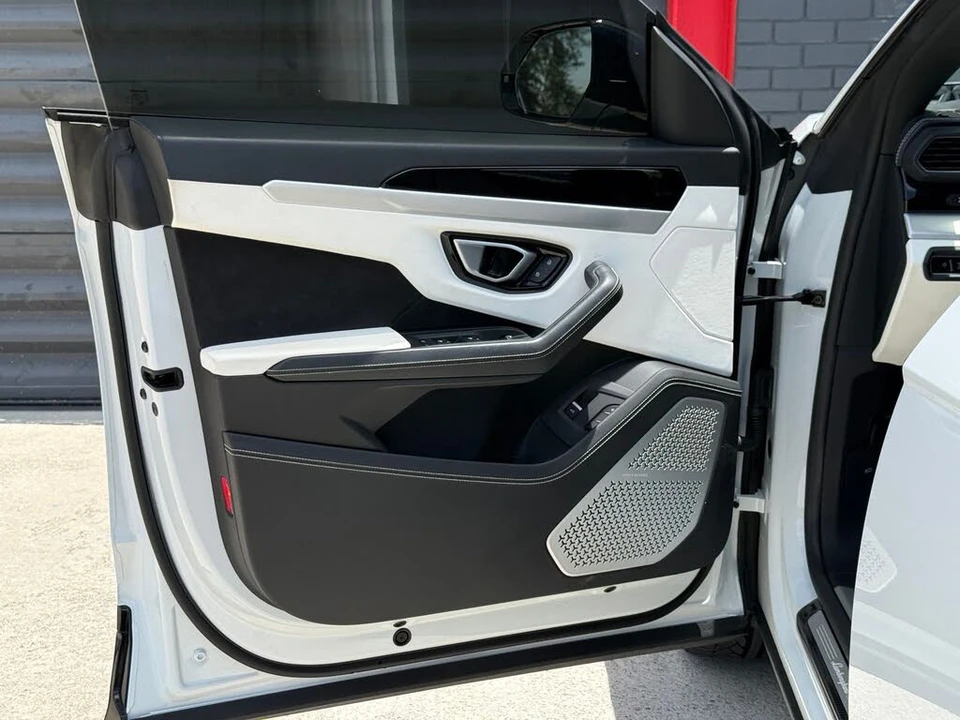 2022 Lamborghini Urus - Image 25 of 31