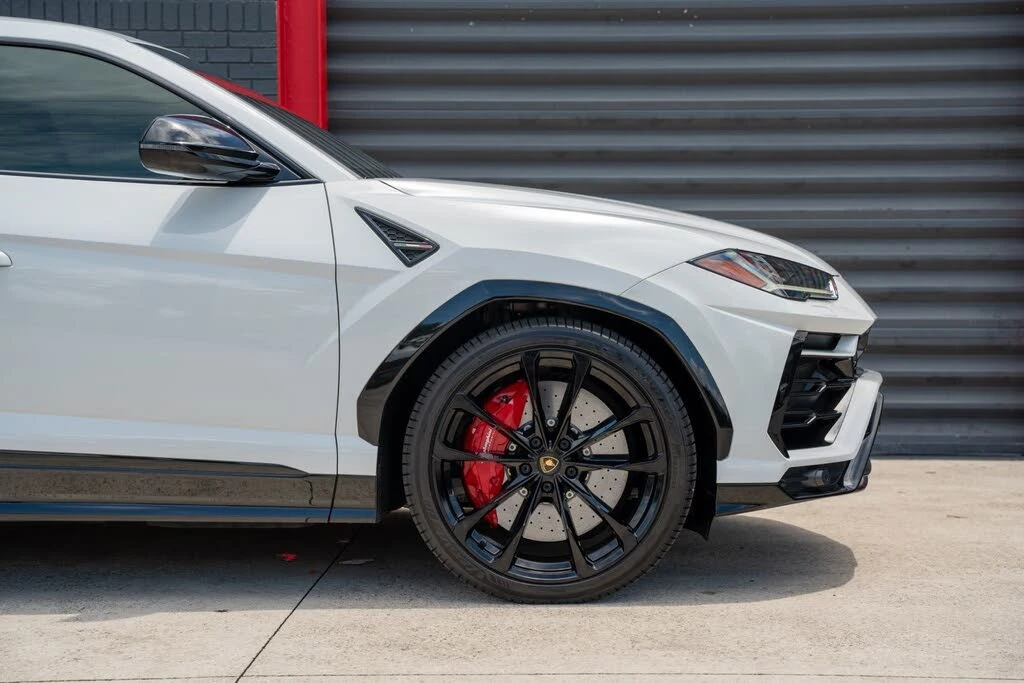 2022 Lamborghini Urus - Image 2 of 31