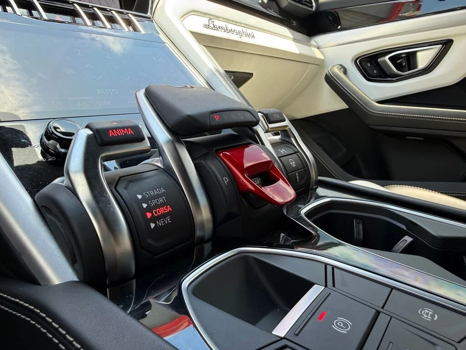 2022 Lamborghini Urus - Image 27 of 31