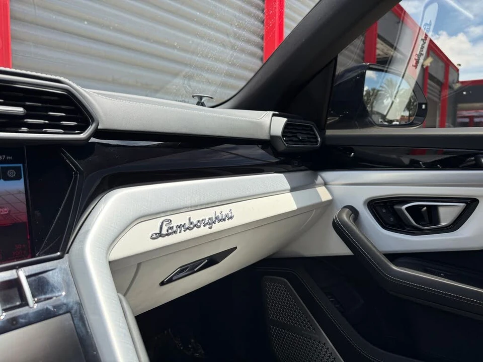 2022 Lamborghini Urus - Image 30 of 31