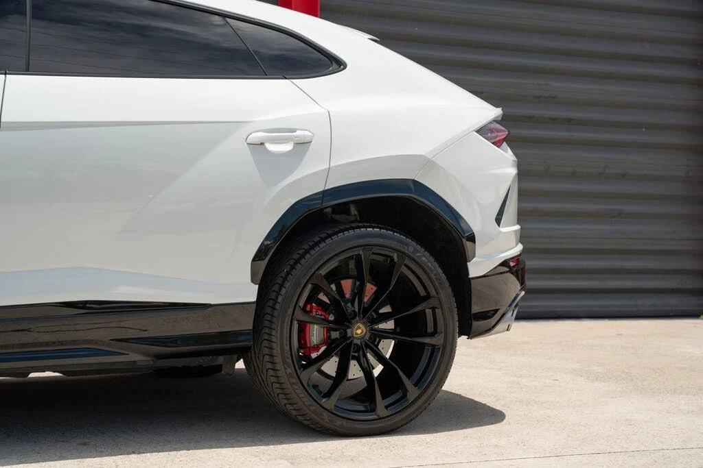 2022 Lamborghini Urus - Image 13 of 31